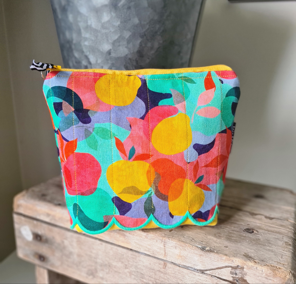 FRUIT TINGLE zipper pouch